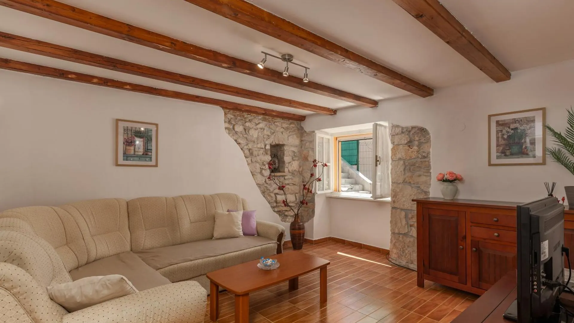 House Papinka With Private Pool & Garden - Happy Rentals 拉宾 公寓